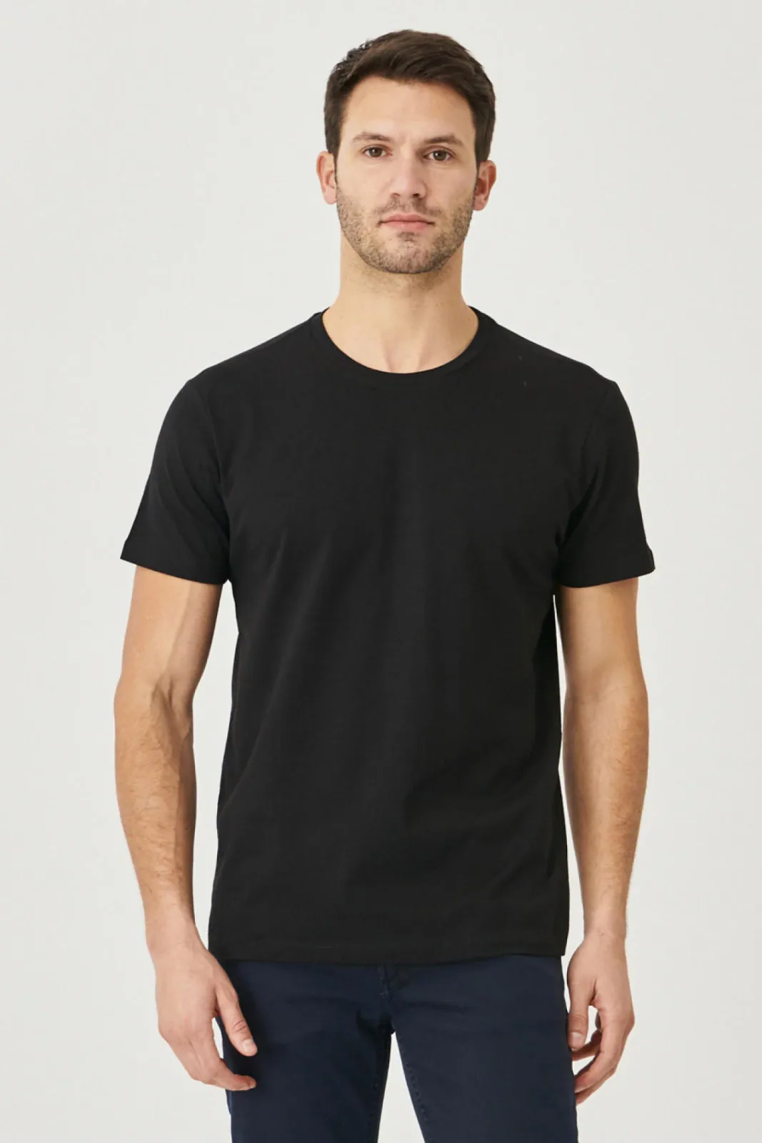 Erkek Siyah %100 Pamuk Slim Fit Dar Kesim Tişört